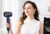 This Airsonic hair dryer features a built-in automatic hair curler