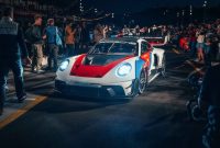 Porsche 911 GT3 R rennsport unveiled (Video)