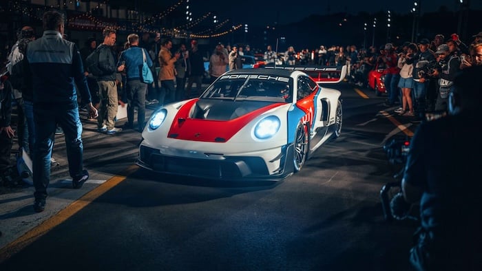 Porsche 911 GT3 R rennsport unveiled (Video)