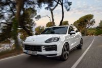 New Porsche Cayenne S E-Hybrid SUV gets official (Video)