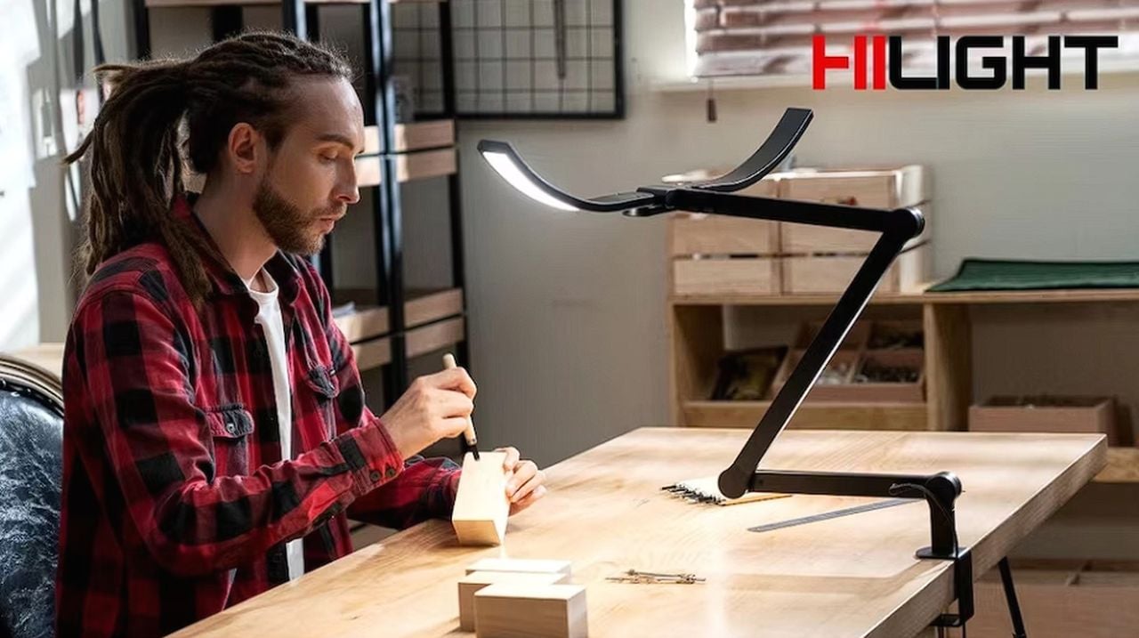 HILIGHT R9 curved desk light for flicker free illumination from 