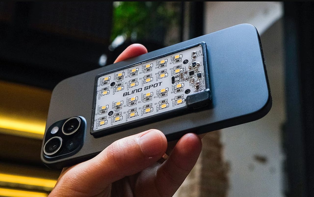 Illuminate your calls with the LumiCard phone light