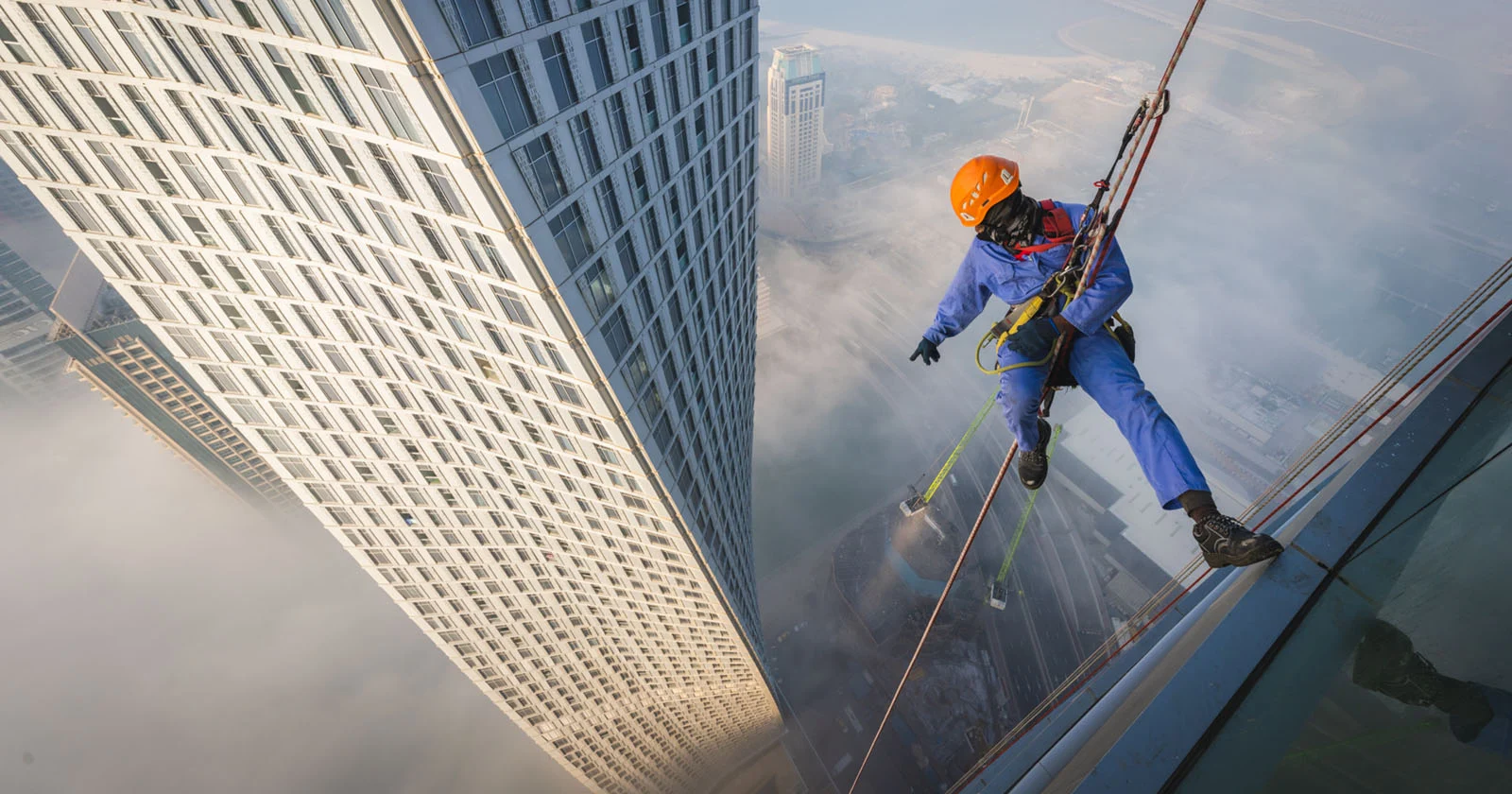 Dubai’s Skyscraper How Expert Window Cleaning Achieves Perfection