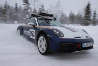 Porsche 911 Dakar hits the ice and snow (Video)