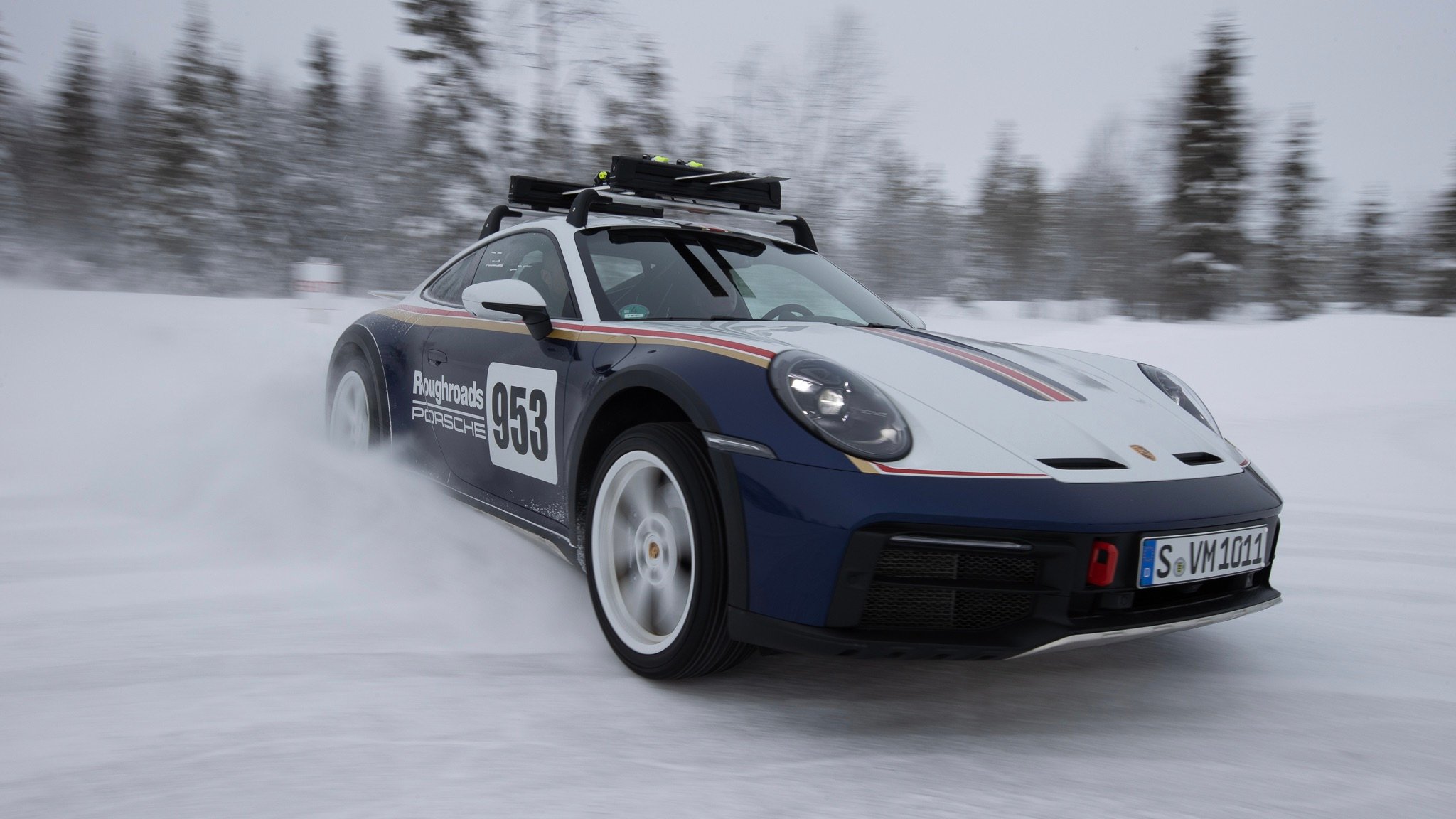 Porsche 911 Dakar hits the ice and snow (Video)