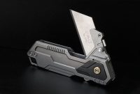 Phantom 2 Titanium folding utility knife