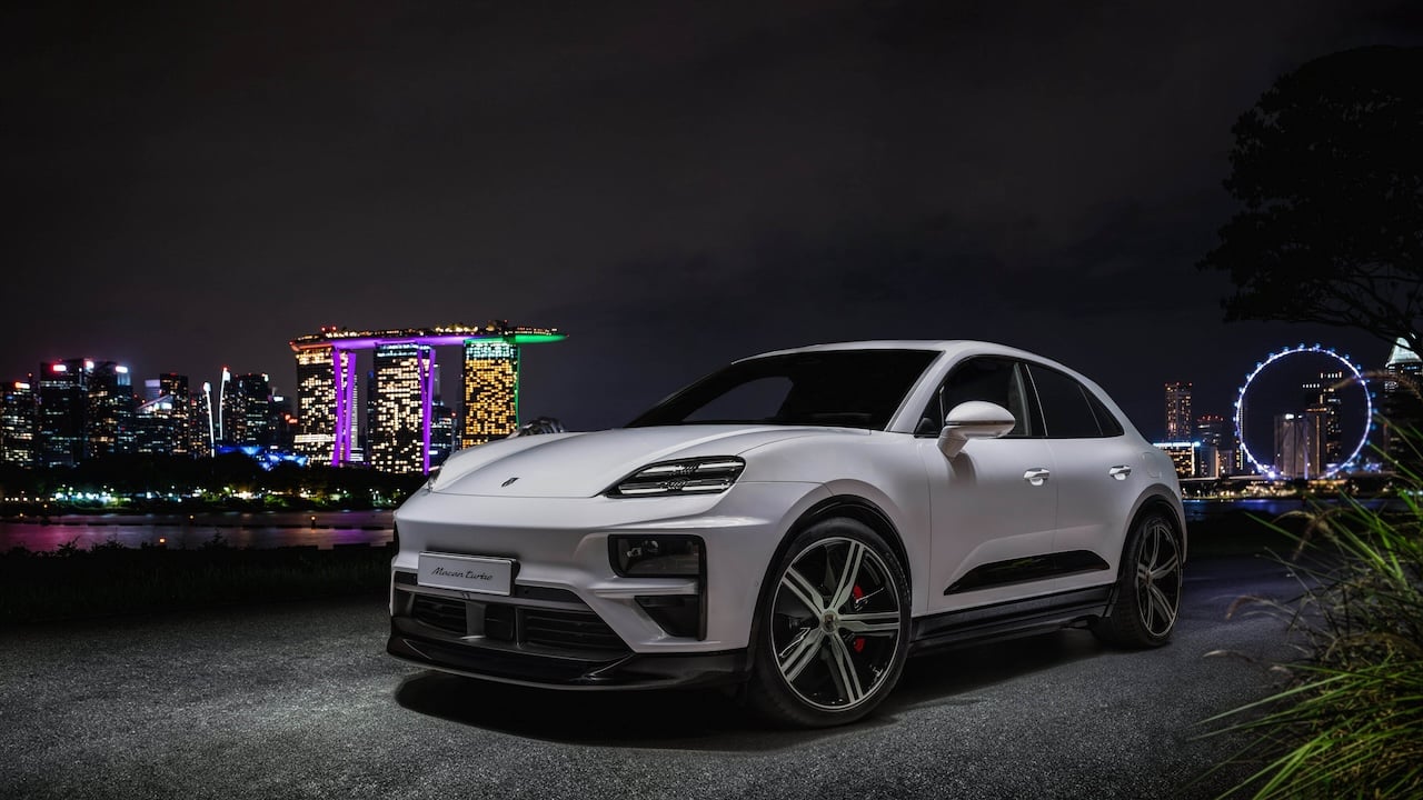 This is the new Porsche Macan EV