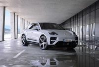 New Porsche Macan Electric in action (Video)