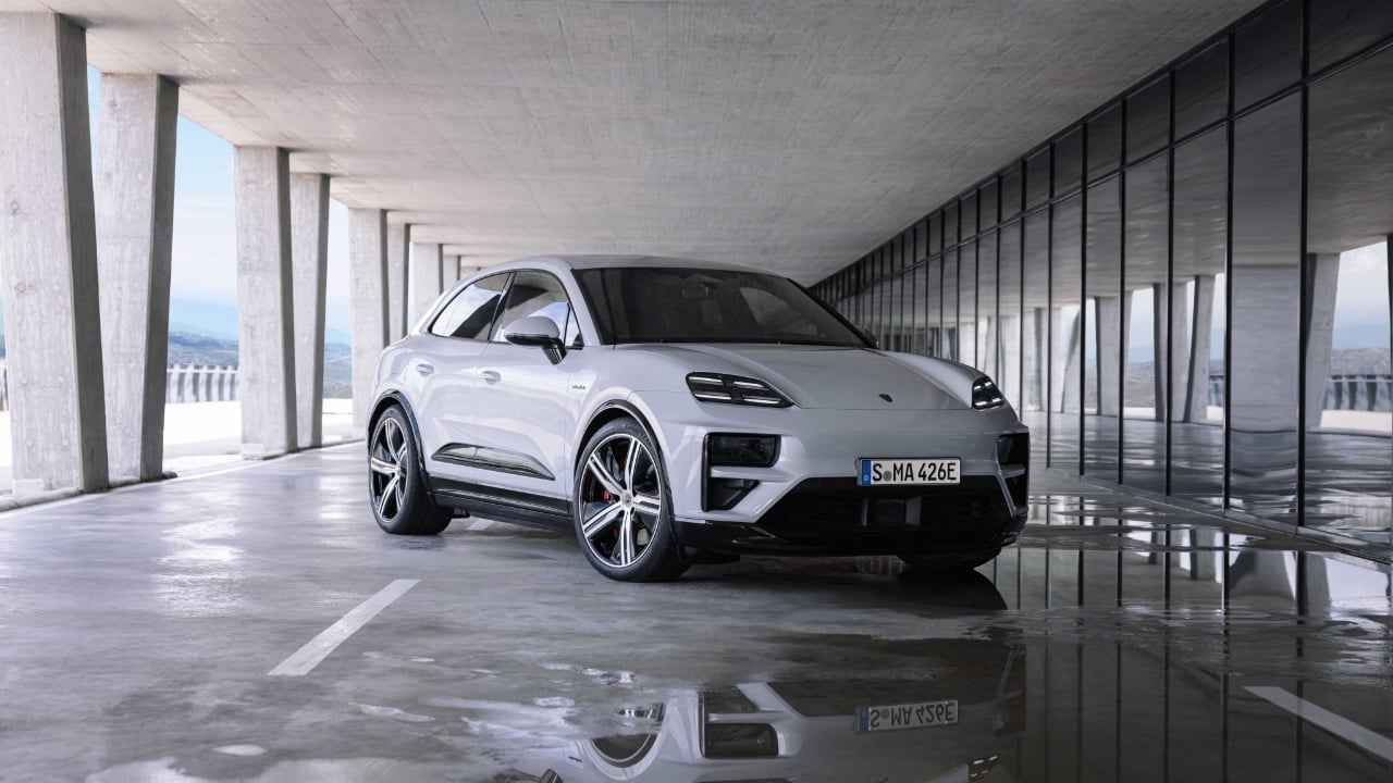 New Porsche Macan Electric in action (Video)