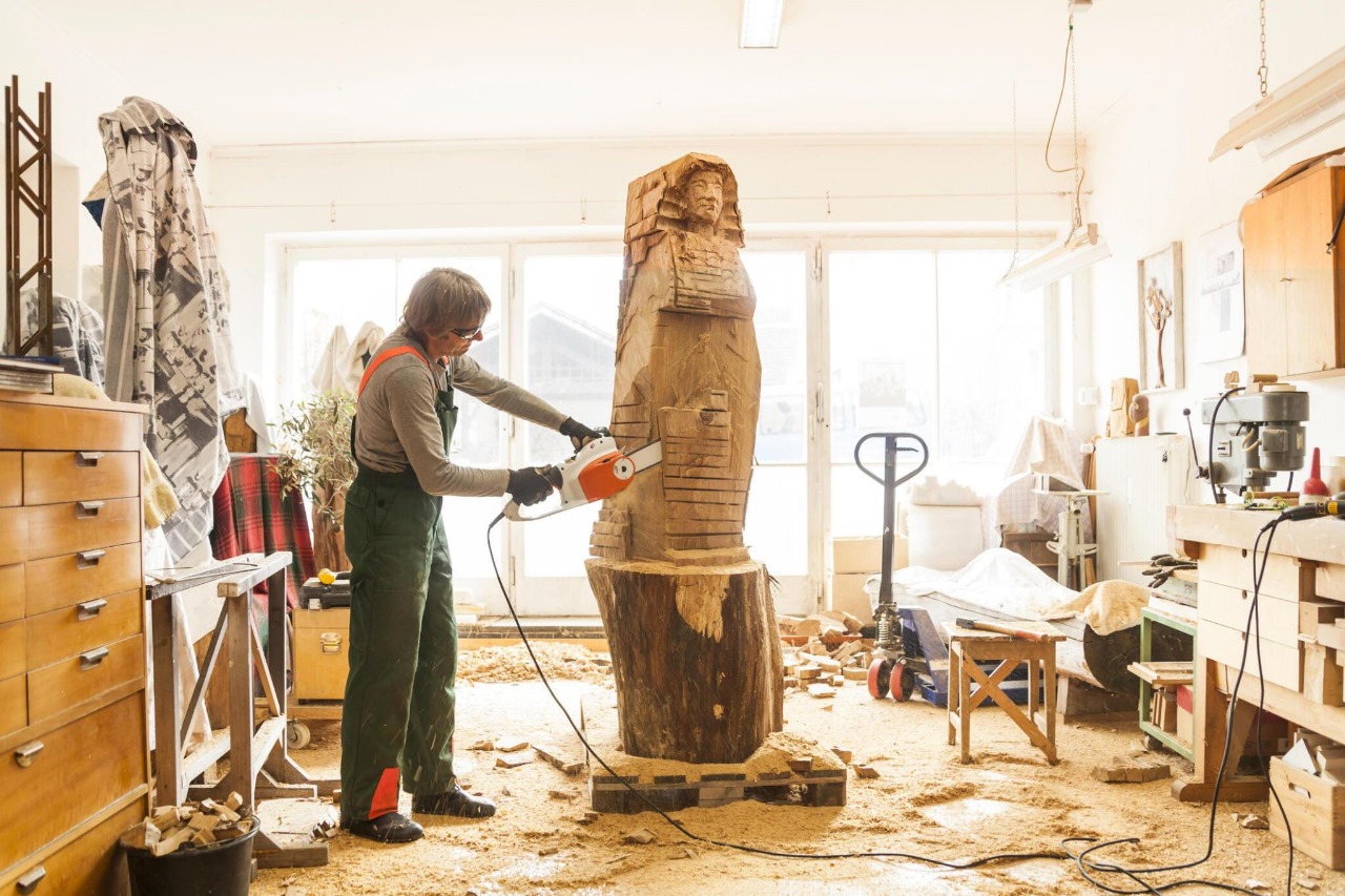 Chainsaw Crafting: A New Wave in Sculptural Art