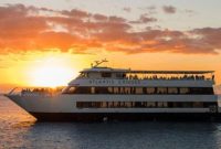 Here’s How A Boat Ride In Hawaii Can Let You See Breathtaking Sunsets