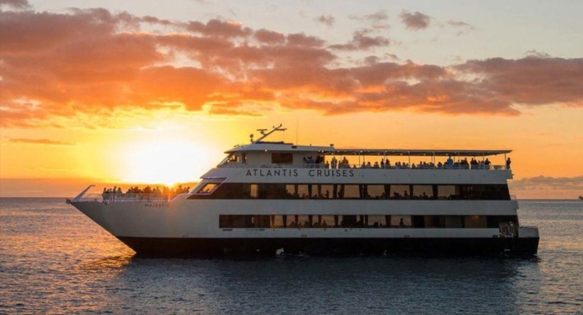 Here’s How A Boat Ride In Hawaii Can Let You See Breathtaking Sunsets