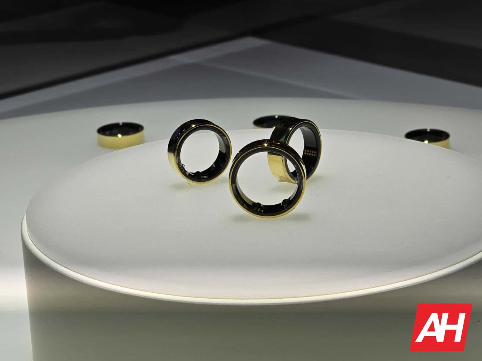 Samsung plans modest initial production for Galaxy Ring