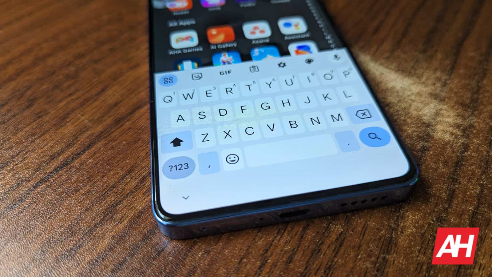 A Gboard bug is causing it to display tiny text